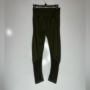 PINK Victoria's Secret Womens Legging Ultimate Seamless Size M Green Net Legs.